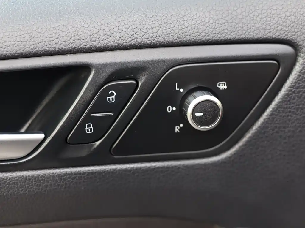 Volkswagen Sagitar 2015 — фото 17
