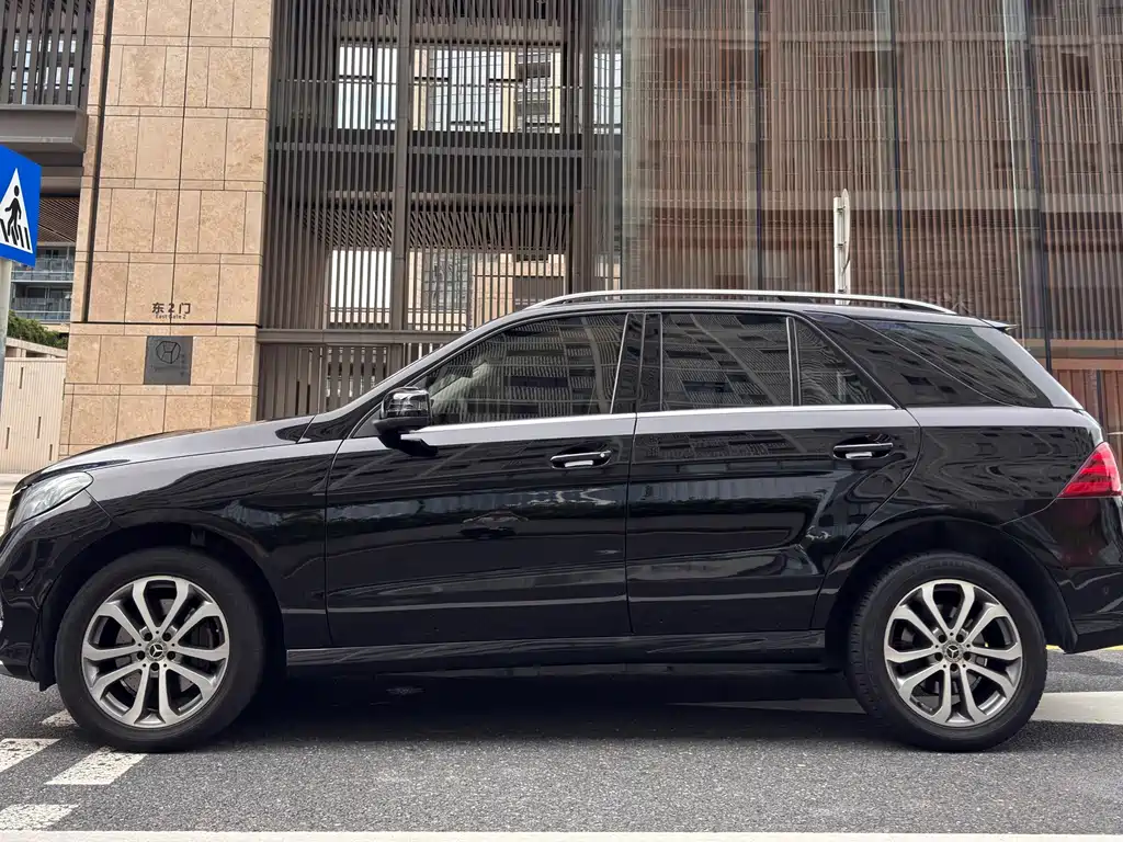 Mercedes-Benz GLE 2017 — фото 3