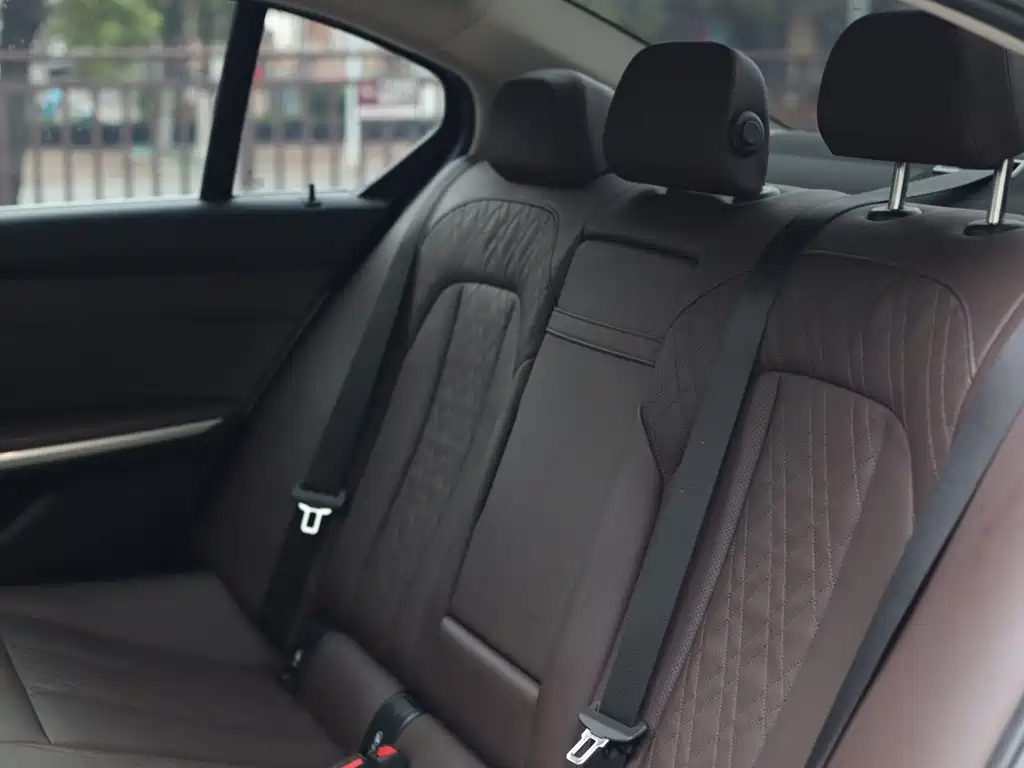 BMW 3 Series 2022 — фото 31
