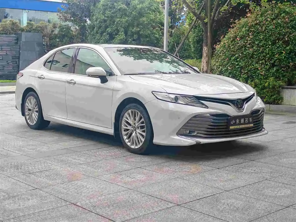 Toyota Camry 2018 — фото 3