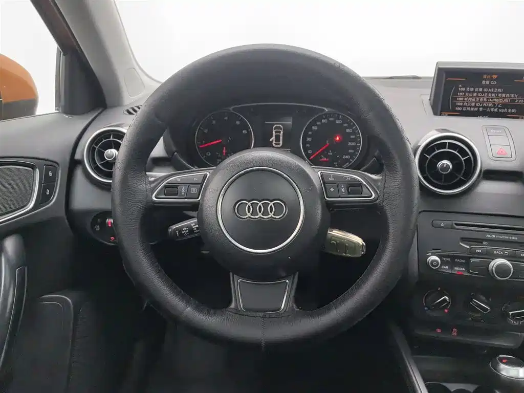 Audi A1 2013 — фото 11