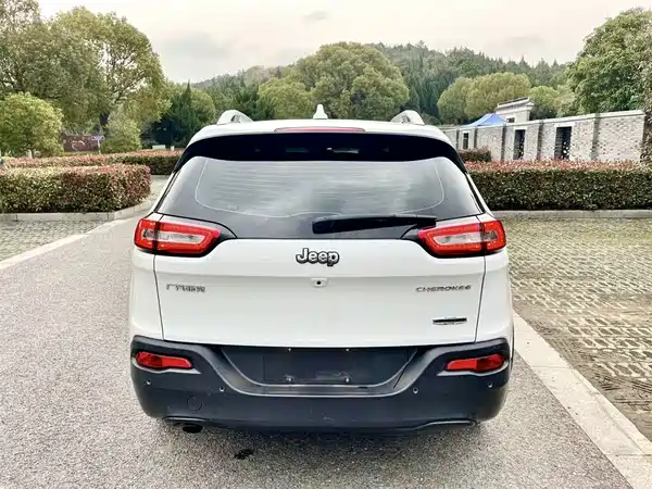 Jeep Cherokee 2016