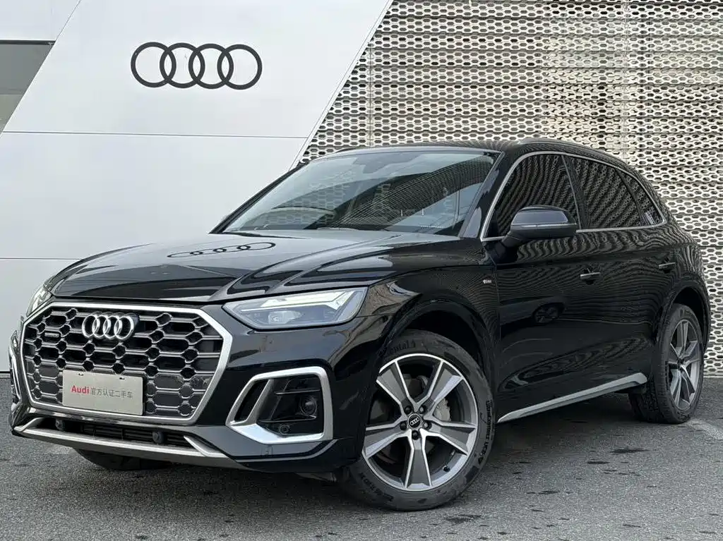 Audi Q5L 2022 — фото 1