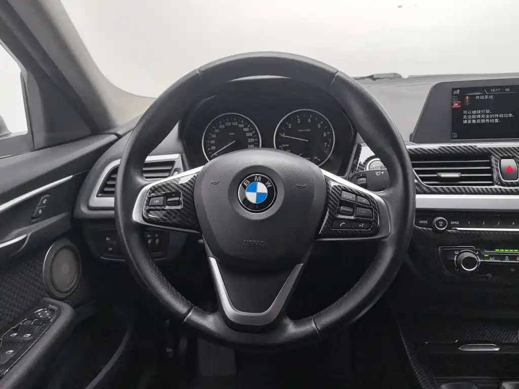 BMW 1 Series 2017 — фото 11