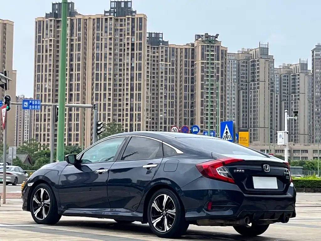 Honda Civic 2019 — фото 9