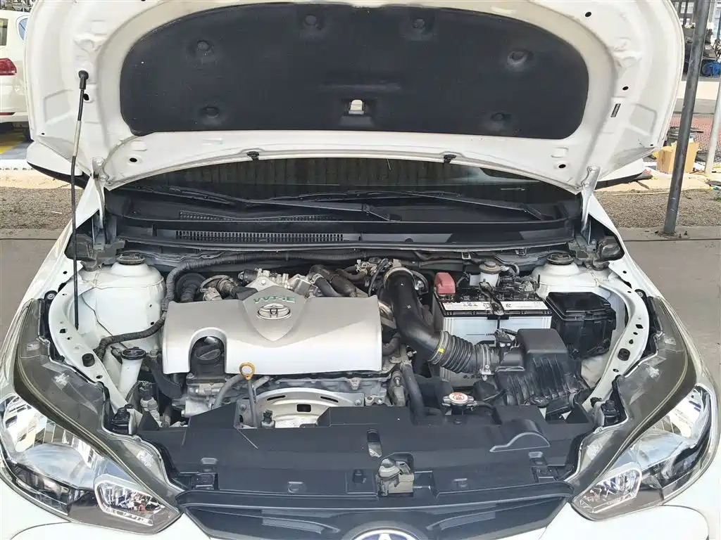 Toyota Yaris L 2020 — фото 13