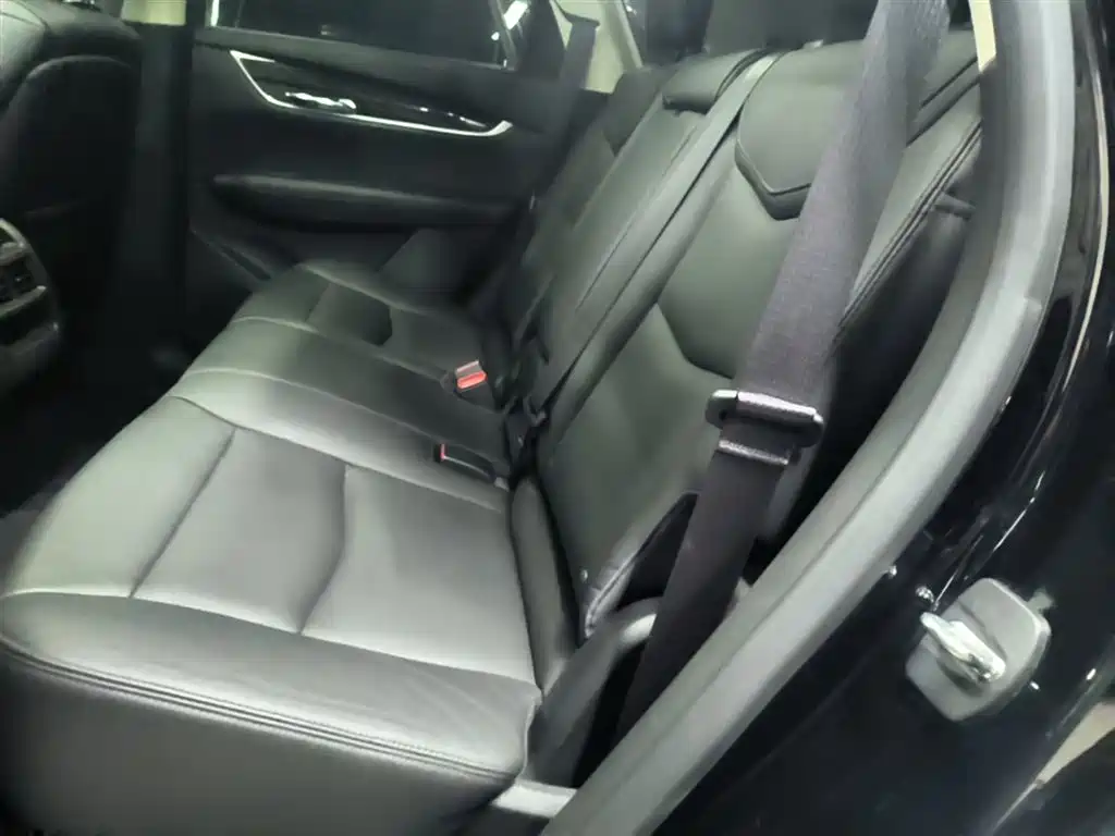 Cadillac XT5 2017 — фото 17