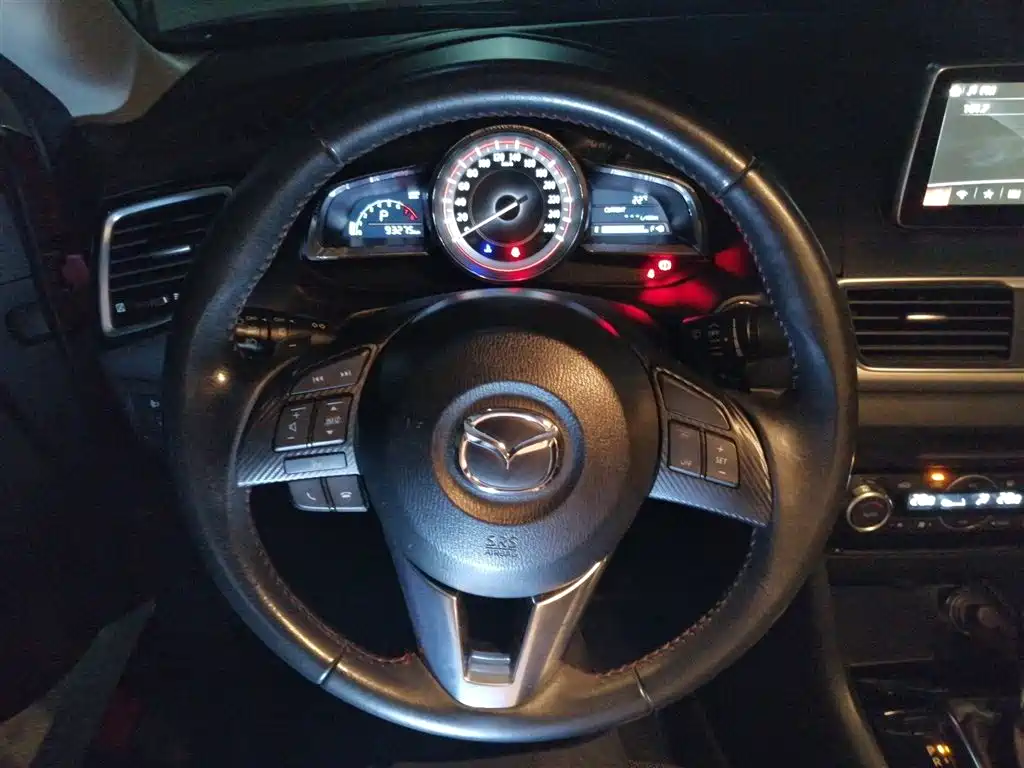 Mazda 3 Axela 2015 — фото 3
