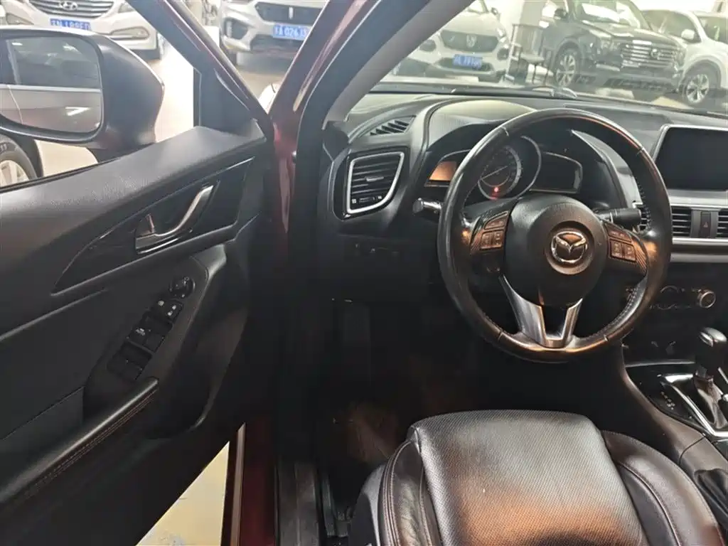 Mazda 3 Axela 2015 — фото 14