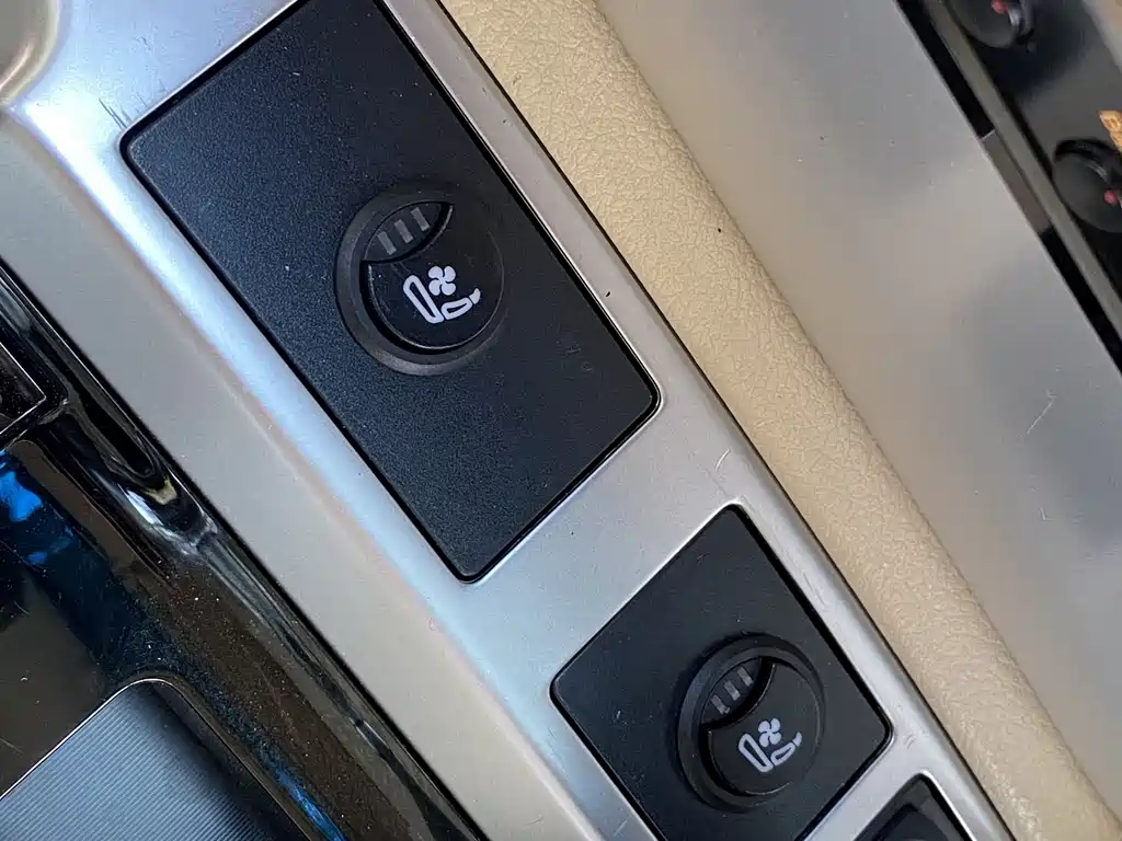 Toyota Land Cruiser 2017 — фото 27