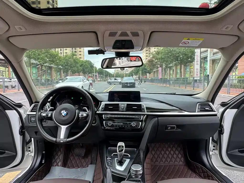 BMW 3 Series 2019 — фото 12