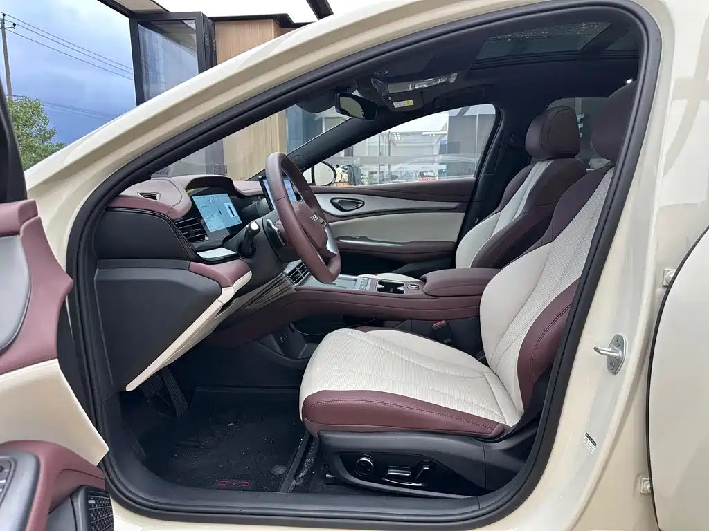 BYD Seal 07 DM-i 2025 — фото 9