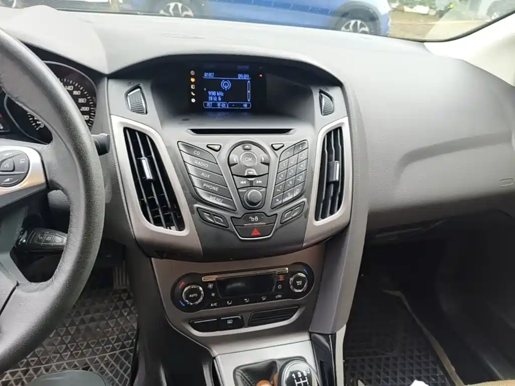 Ford Focus 2014 — фото 13