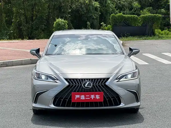Lexus ES 2024