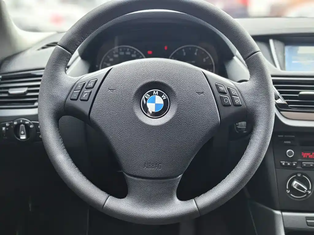 BMW X1 2015 — фото 8