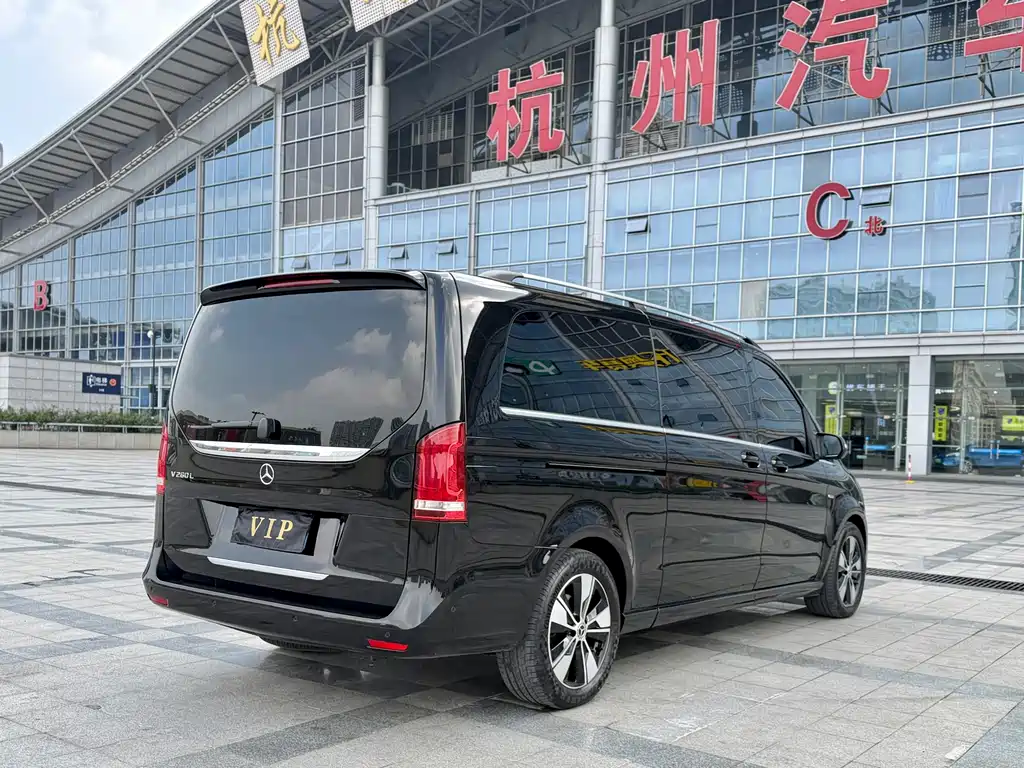 Mercedes-Benz V-Class 2023 — фото 10