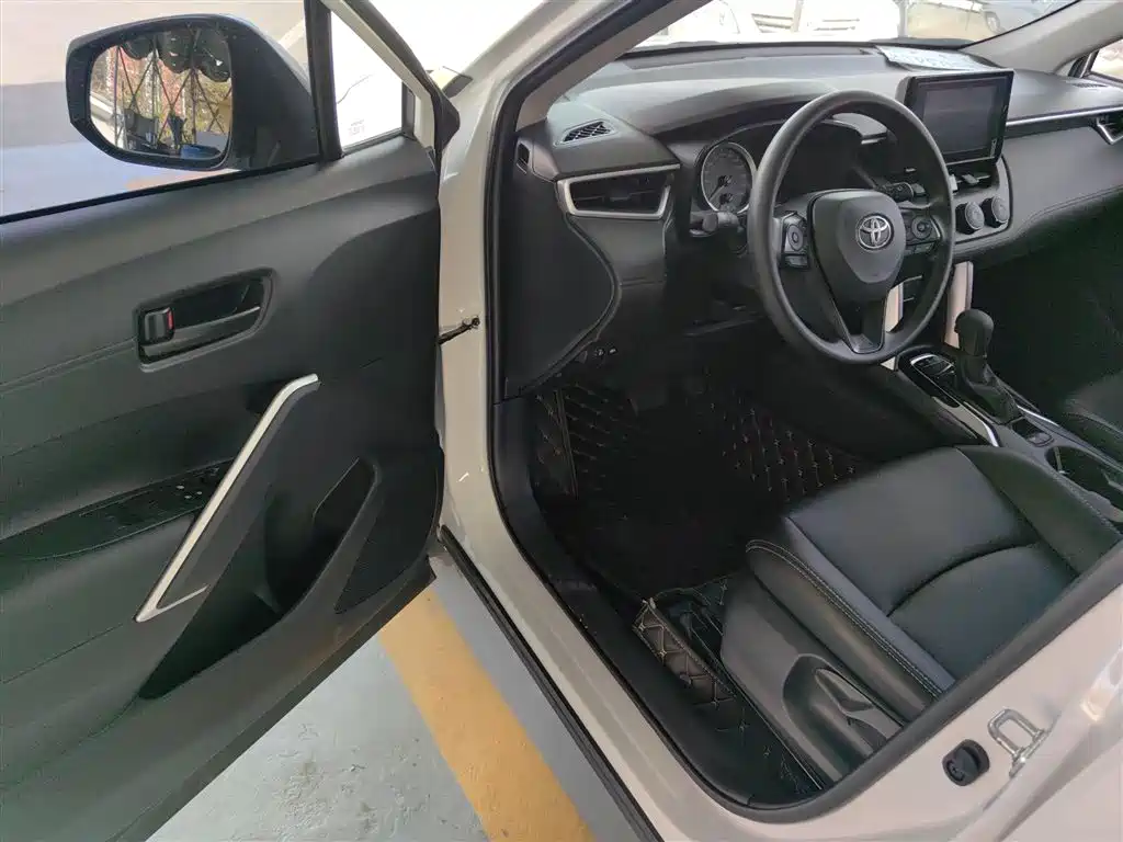 Toyota Corolla Cross 2022 — фото 12