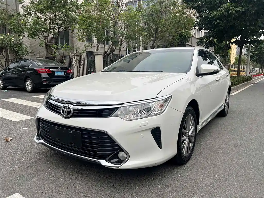 Toyota Camry 2017 — фото 1