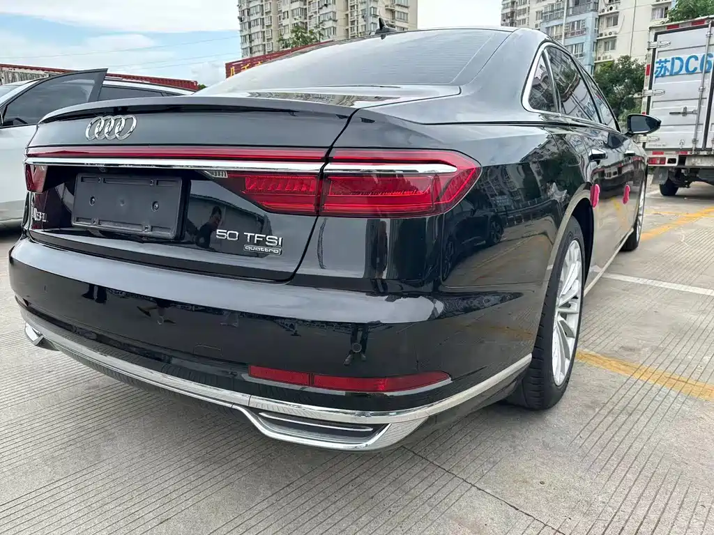 Audi A8 2022 — фото 10