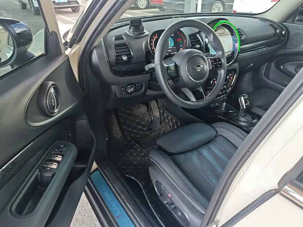 MINI Clubman 2021 — фото 12