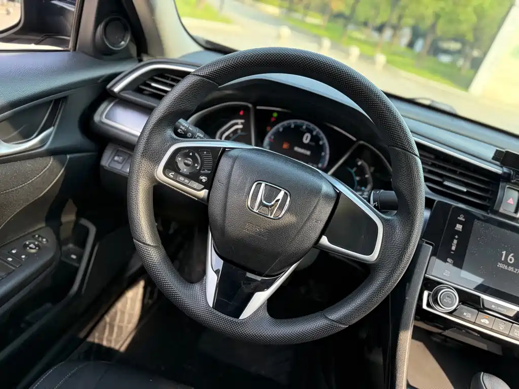 Honda Civic 2018 — фото 12