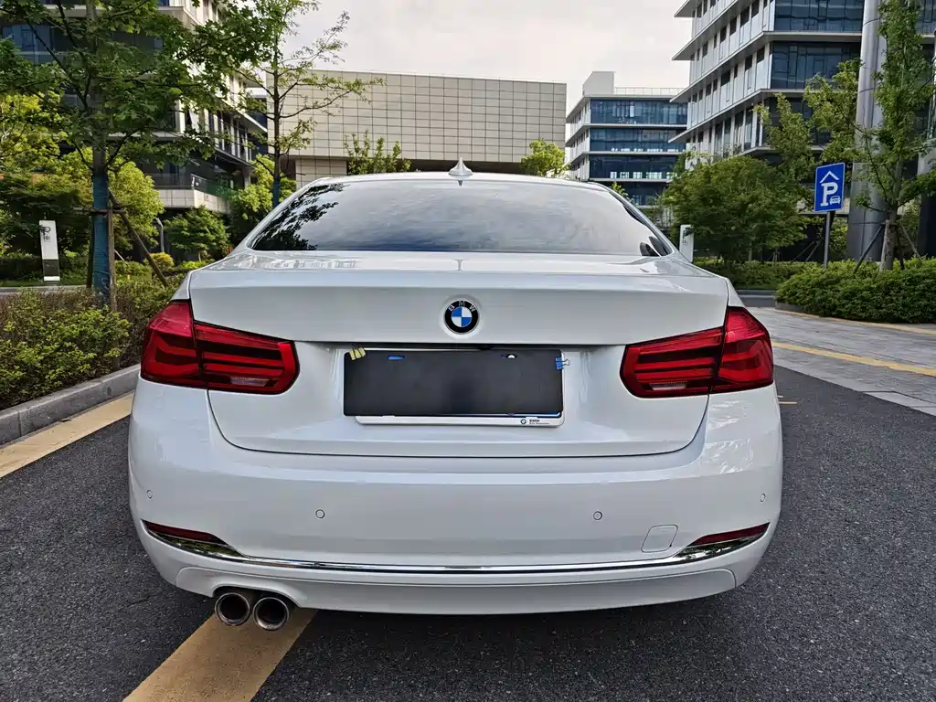 BMW 3 Series 2018 — фото 9