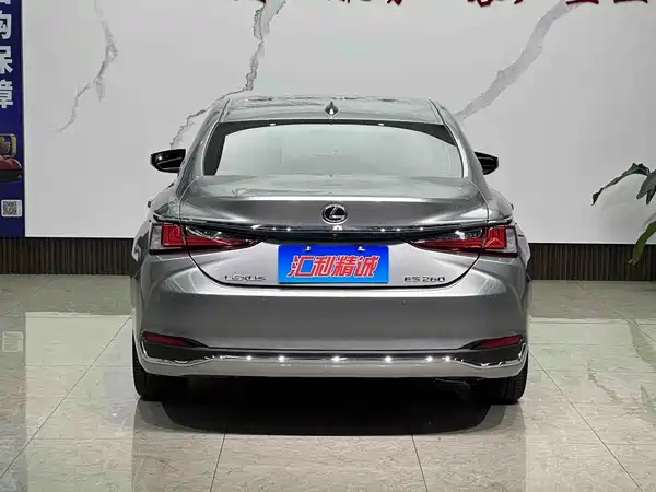 Lexus ES 2022
