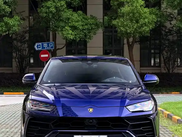 Lamborghini Urus 2021