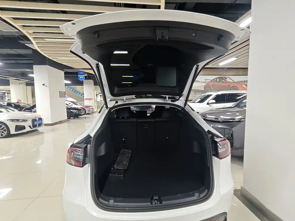 Tesla Model Y 2023 — фото 19