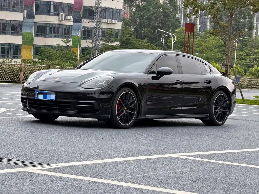 Porsche Panamera 2018 — фото 1