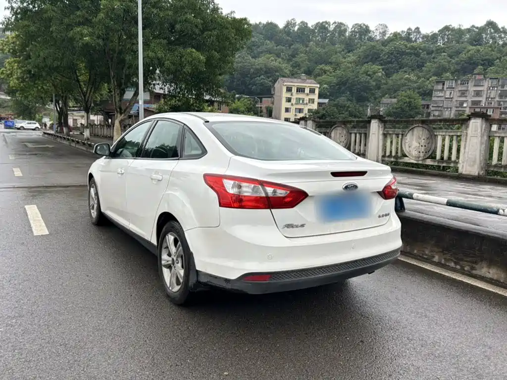 Ford Focus 2014 — фото 14