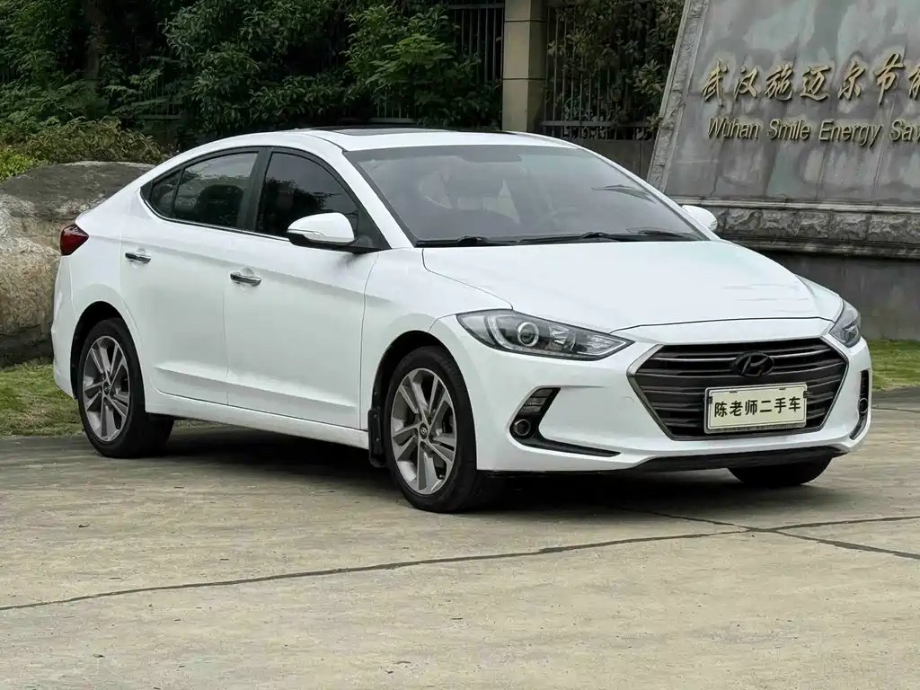 Hyundai Elantra 2019 — фото 2