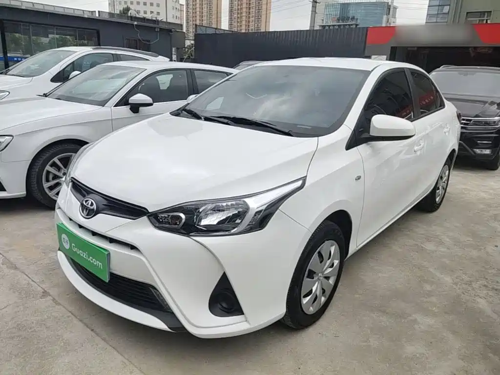Toyota Yaris L 2021