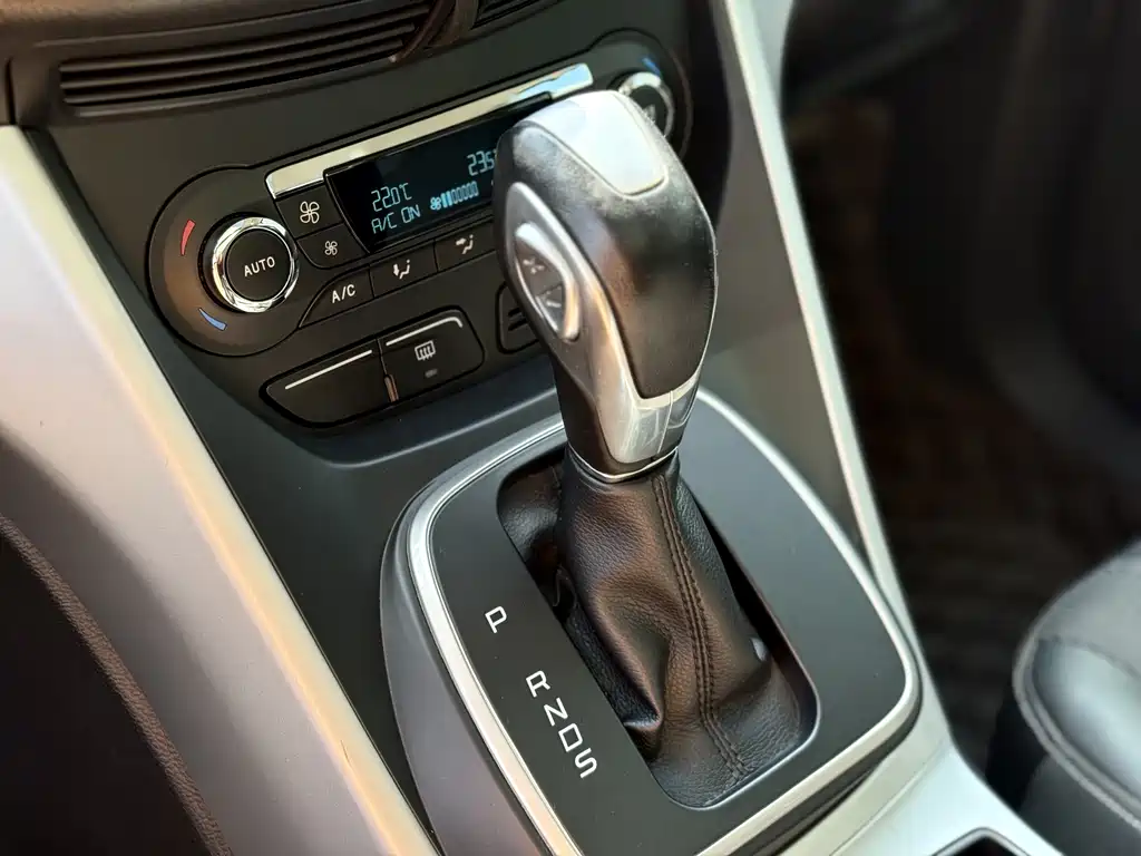 Ford Kuga 2014 — фото 14