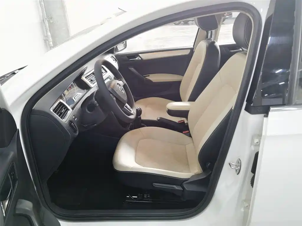 Skoda Rapid 2018 — фото 10