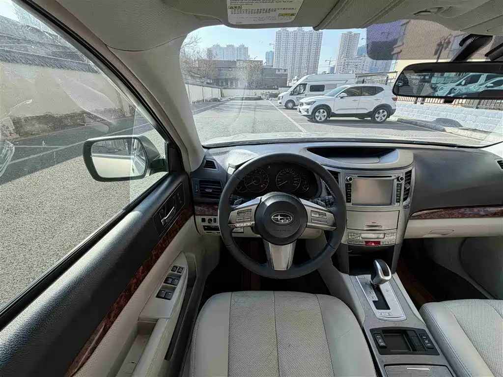 Subaru Outback 2011 — фото 6