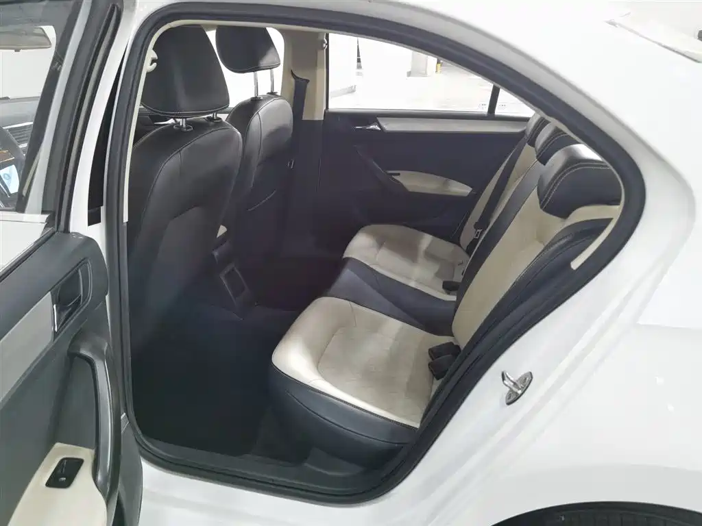 Skoda Rapid 2018 — фото 15