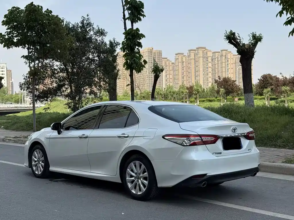 Toyota Camry 2019 — фото 6