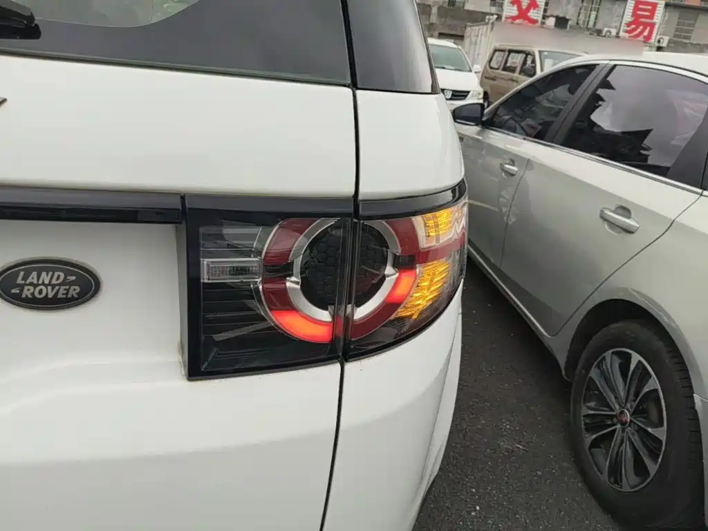 Land Rover Discovery Sport 2017 — фото 8