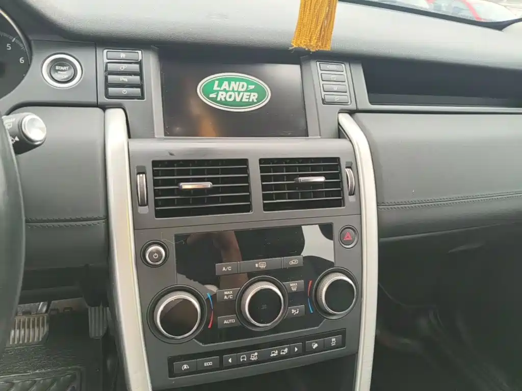 Land Rover Discovery Sport 2017 — фото 13
