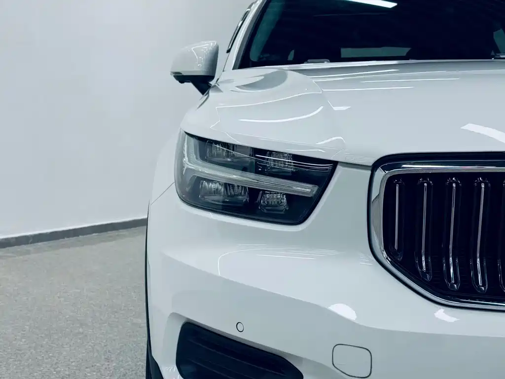 Volvo XC40 2022 — фото 22