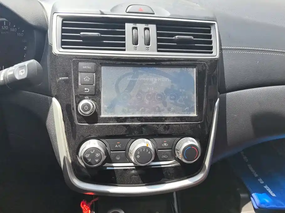 Nissan Tiida 2017 — фото 13