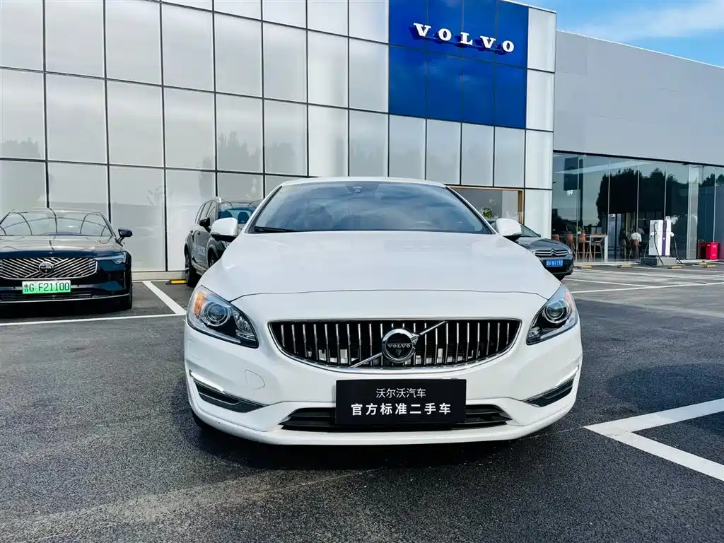 Volvo S60 2018 — фото 2