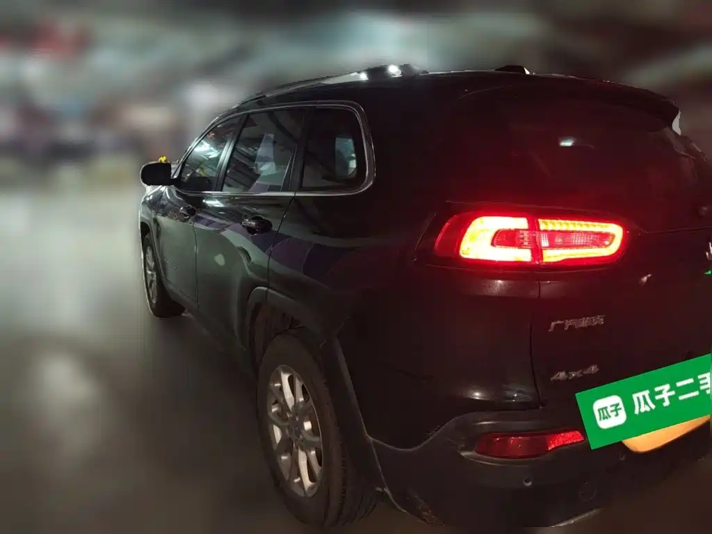 Jeep Cherokee 2018 — фото 25