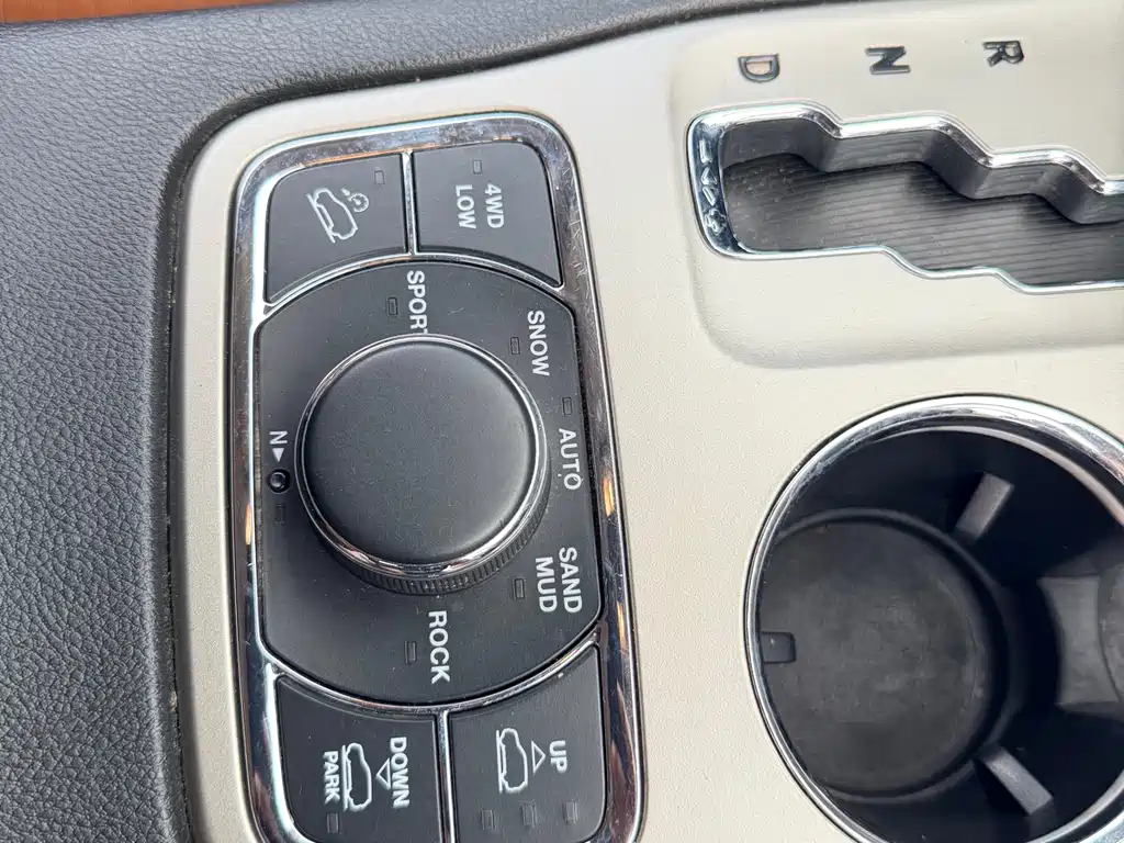 Jeep Grand Cherokee 2012 — фото 18
