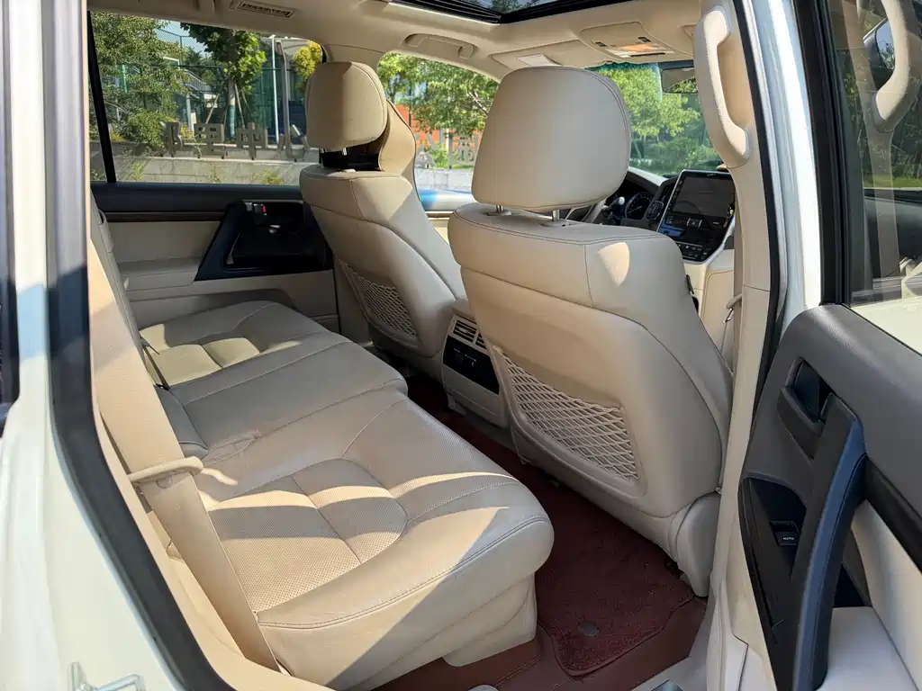 Toyota Land Cruiser 2019 — фото 11