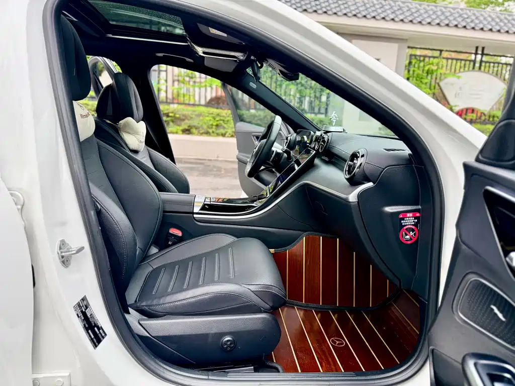 Mercedes-Benz C-Class 2023 — фото 13