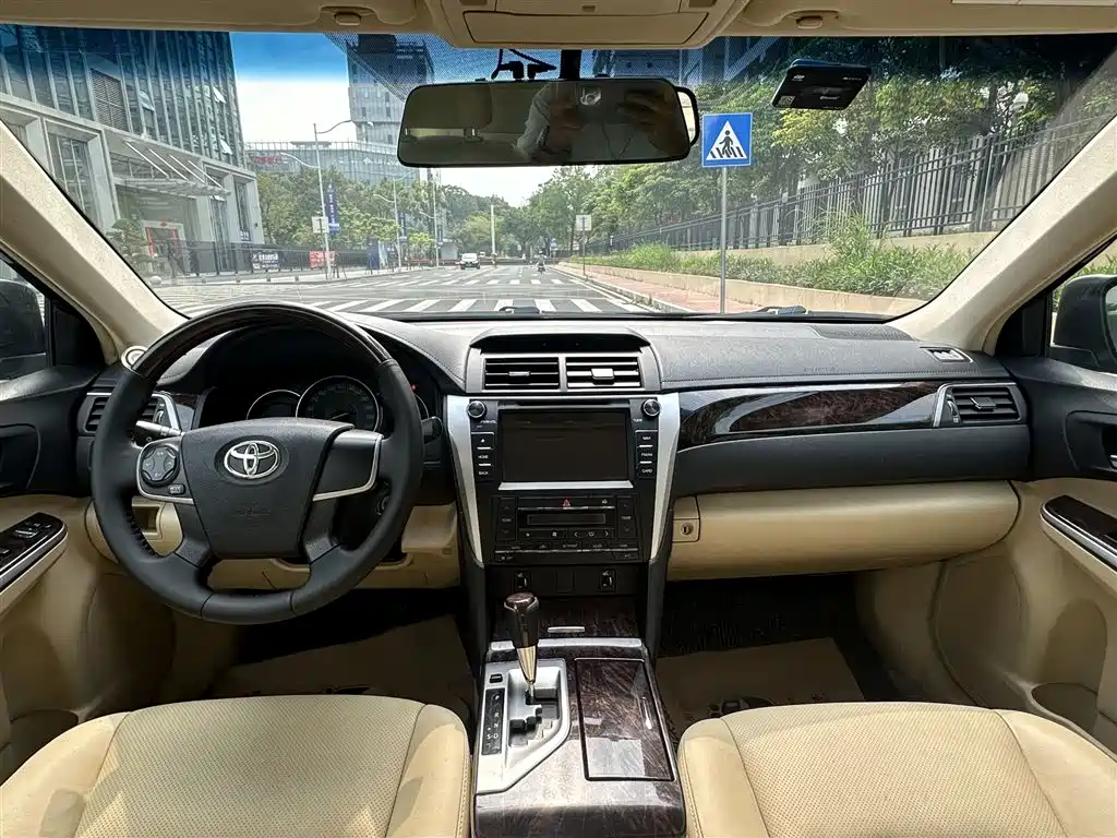 Toyota Camry 2015 — фото 17