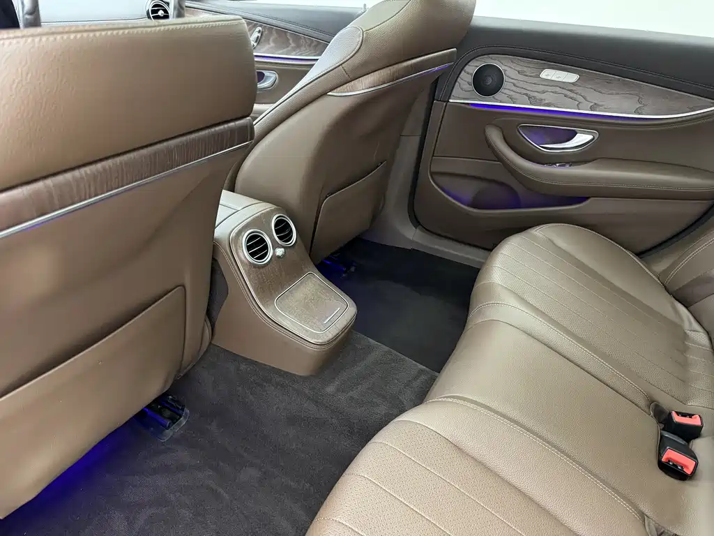 Mercedes-Benz E-Class 2022 — фото 12