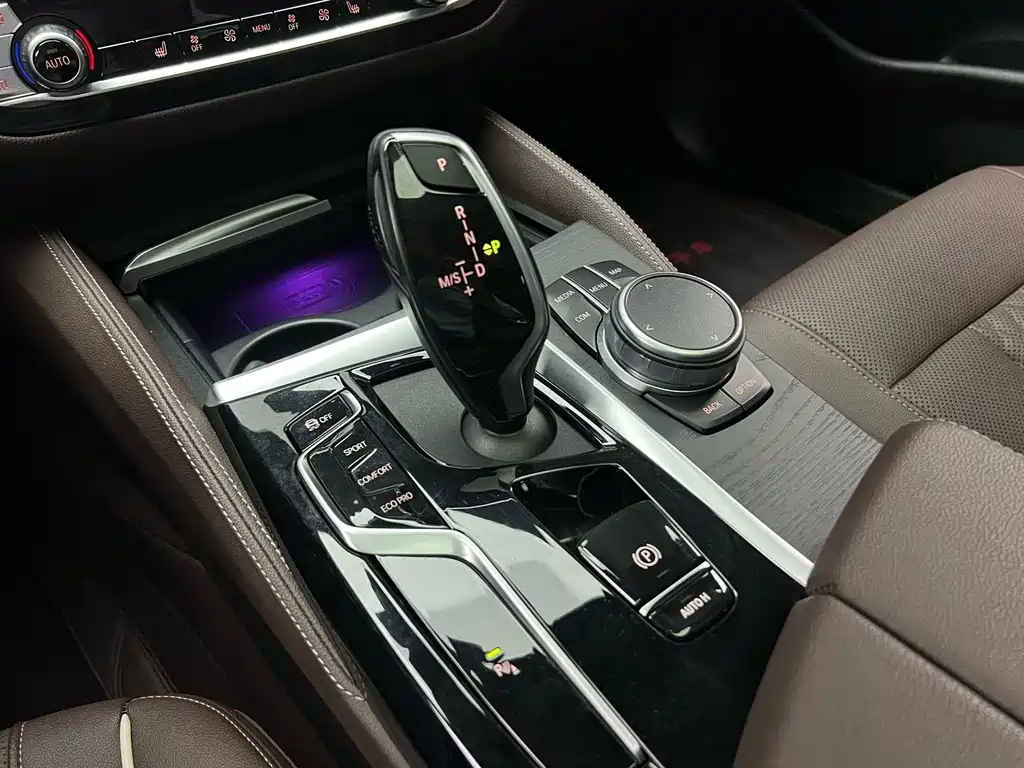 BMW 5 Series 2021 — фото 15